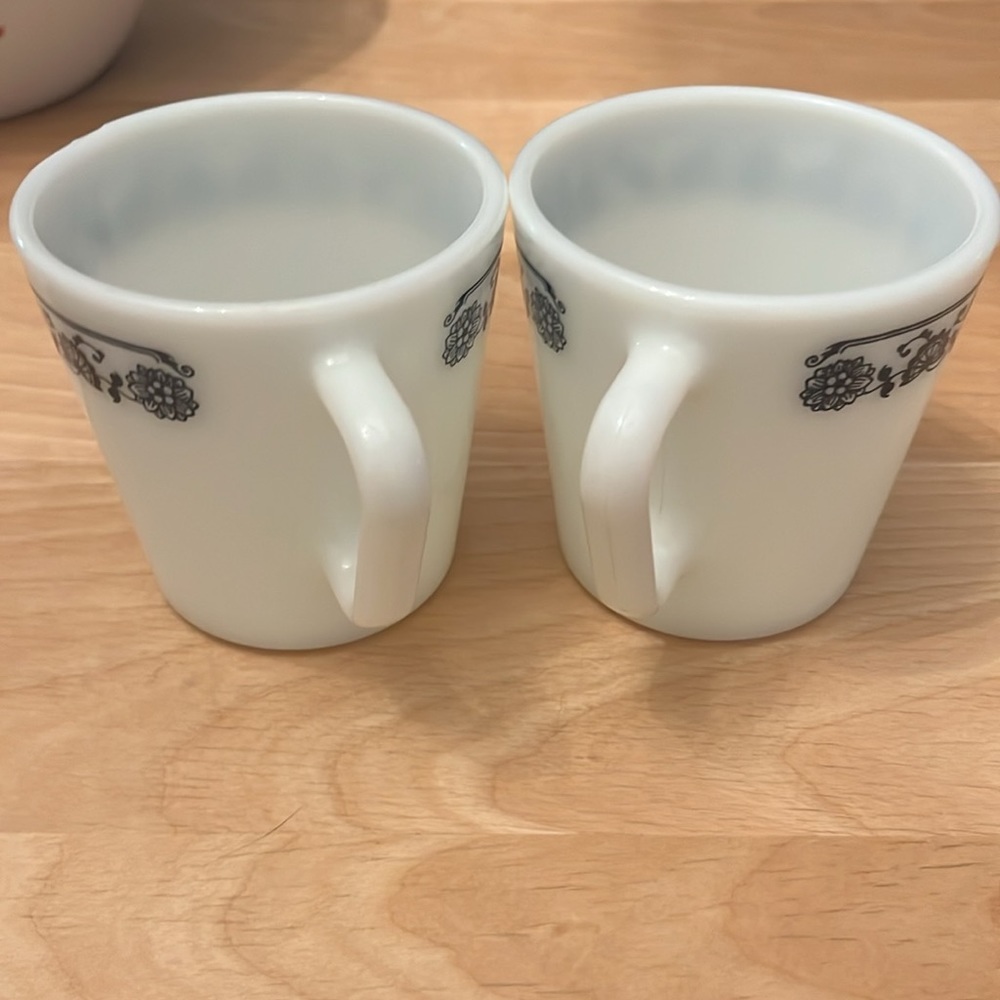 Set of 2 vintage Pyrex 1410 white & blue coffee mugs Old Town Blue pattern - Picture 6 of 6